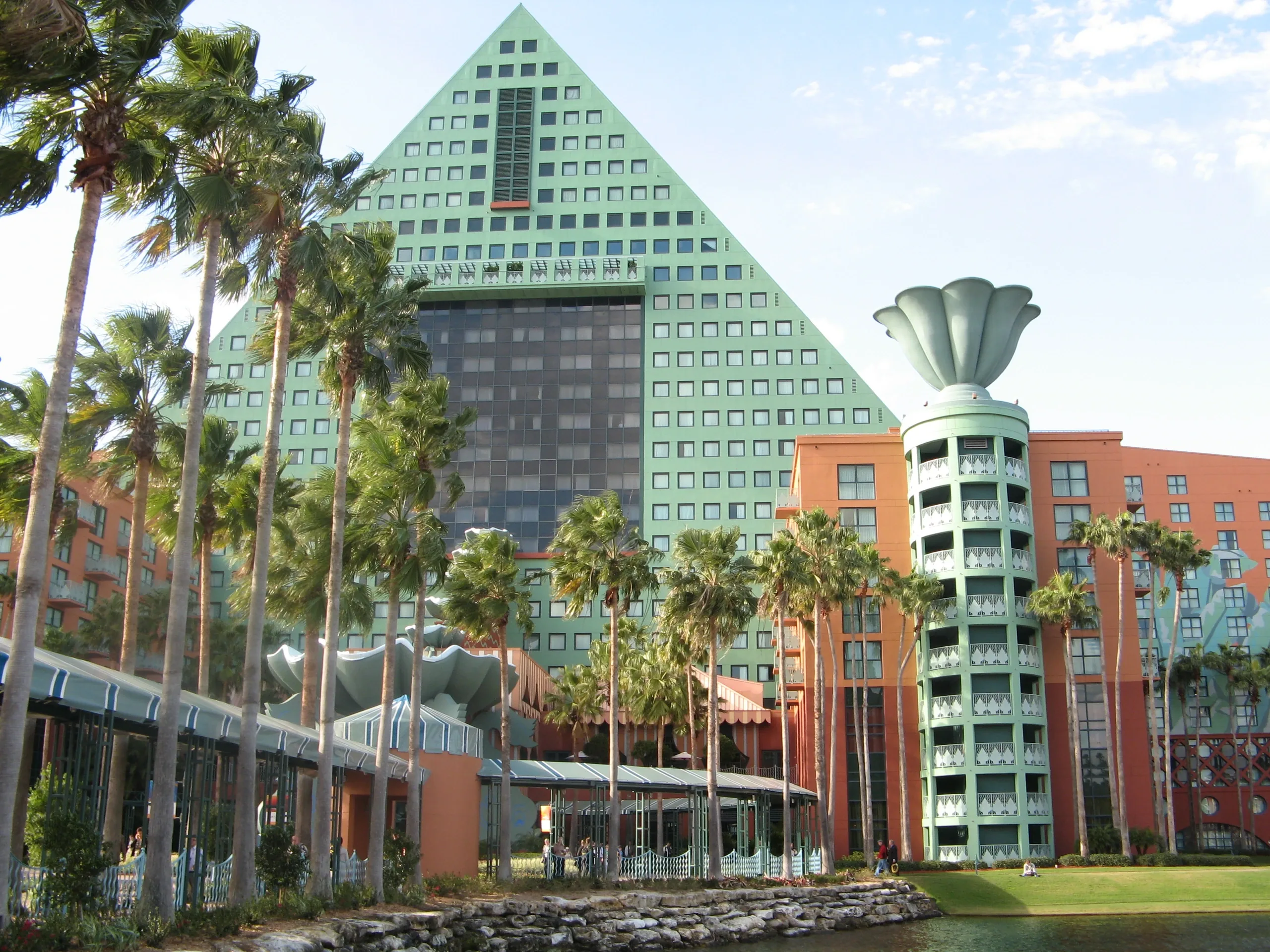 Walt Disney World Dolphin exterior, a Gartner convention venue