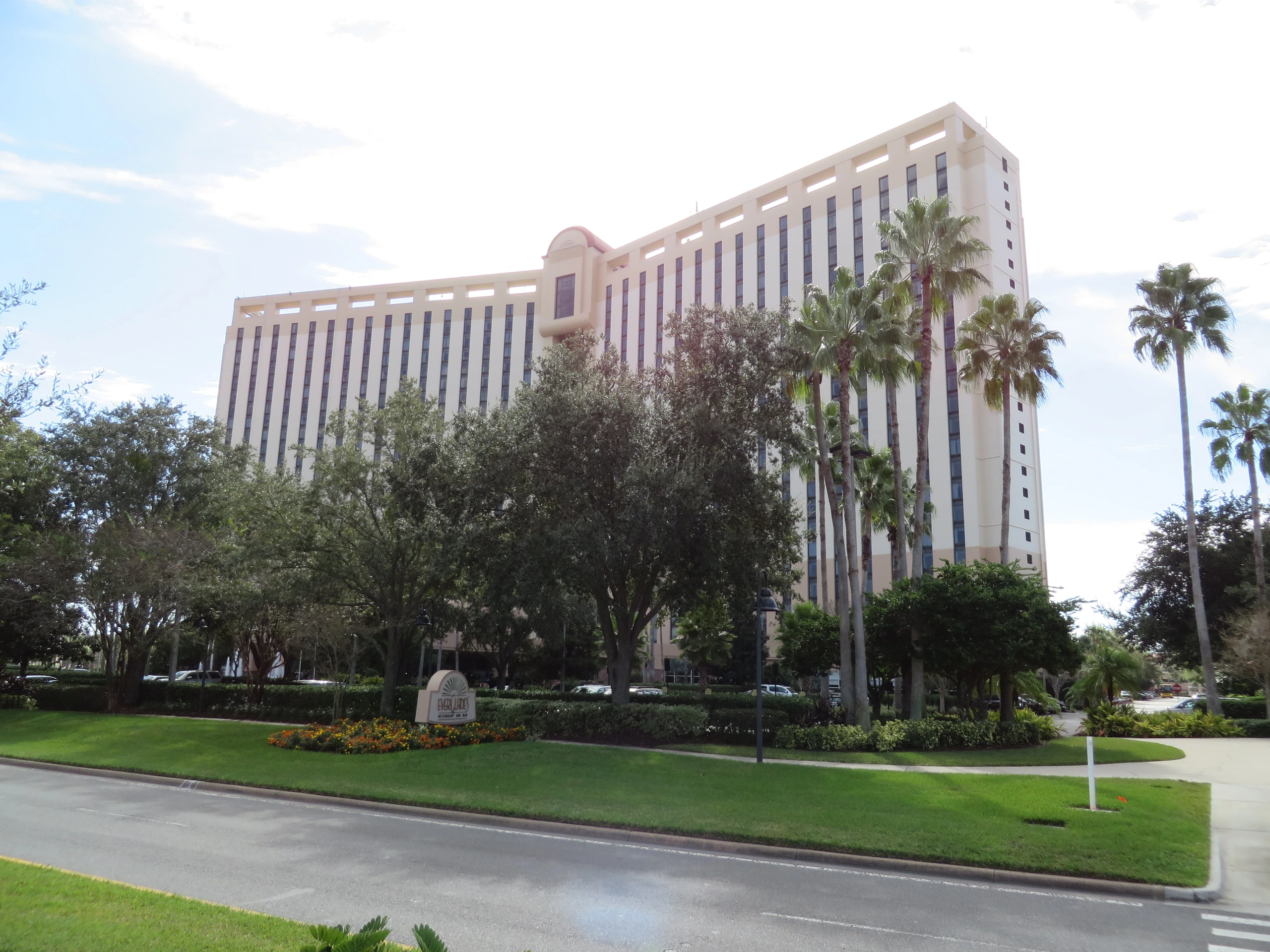 Rosen Centre Hotel exterior with palm trees on International Drive.